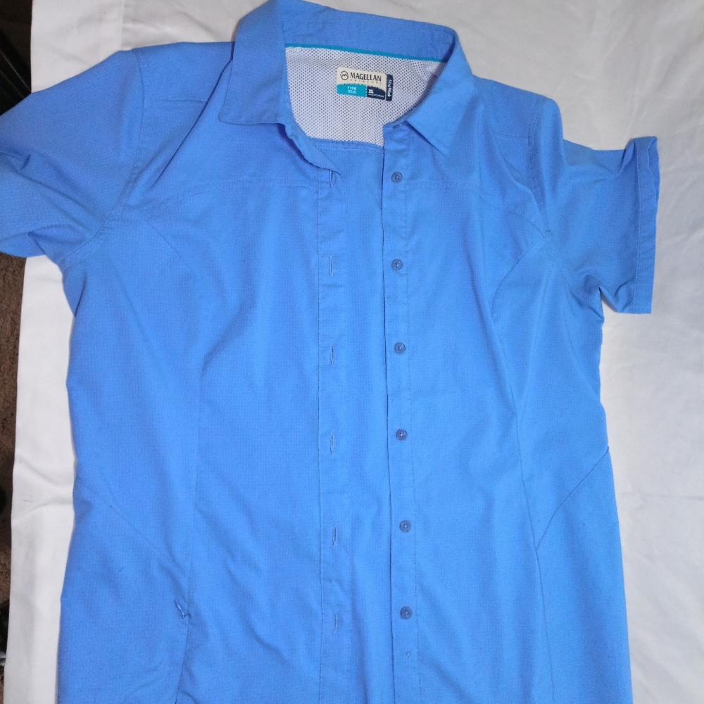 Magellan Outdoors Light Blue Women's Short Sleeve Button-Down Shirt